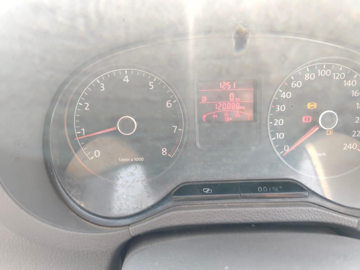 2010 Volkswagen Vento HIGHLINE 1.6 MPI, Petrol, Manual, 1,20,888 km, interior