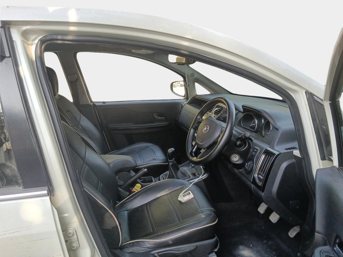 2018 Tata Hexa XE 4X2 7 STR, Diesel, Manual, 69,700 km, interior