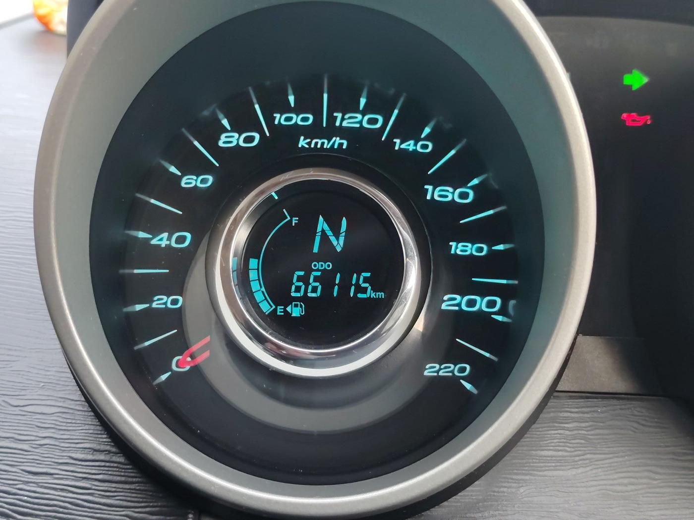 2016 Mahindra XUV500 W6 1.99, Diesel, Manual, 66,115 km, interior