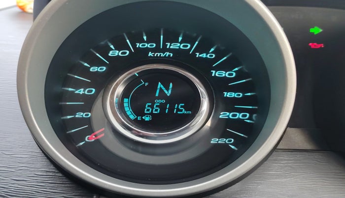 2016 Mahindra XUV500 W6 1.99, Diesel, Manual, 66,115 km, interior