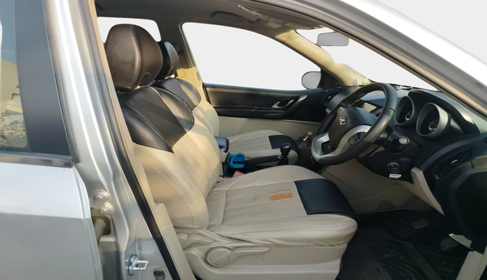 2016 Mahindra XUV500 W6 1.99, Diesel, Manual, 66,115 km, interior