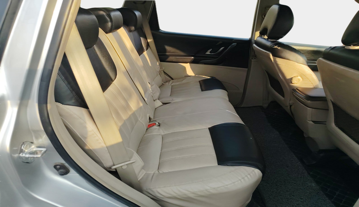 2016 Mahindra XUV500 W6 1.99, Diesel, Manual, 66,115 km, interior