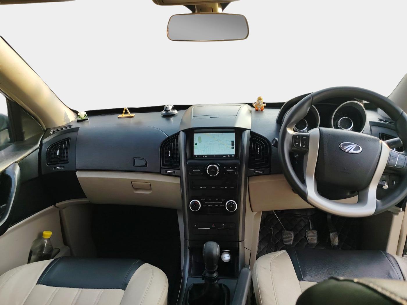 2016 Mahindra XUV500 W6 1.99, Diesel, Manual, 66,115 km, interior