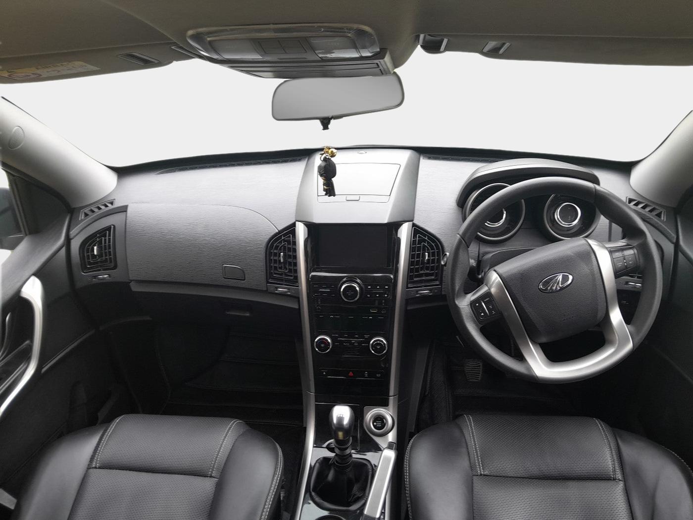 2019 Mahindra XUV500 W7, Diesel, Manual, 37,339 km, interior