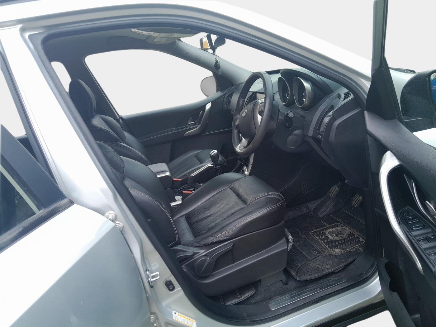 2019 Mahindra XUV500 W7, Diesel, Manual, 37,339 km, interior