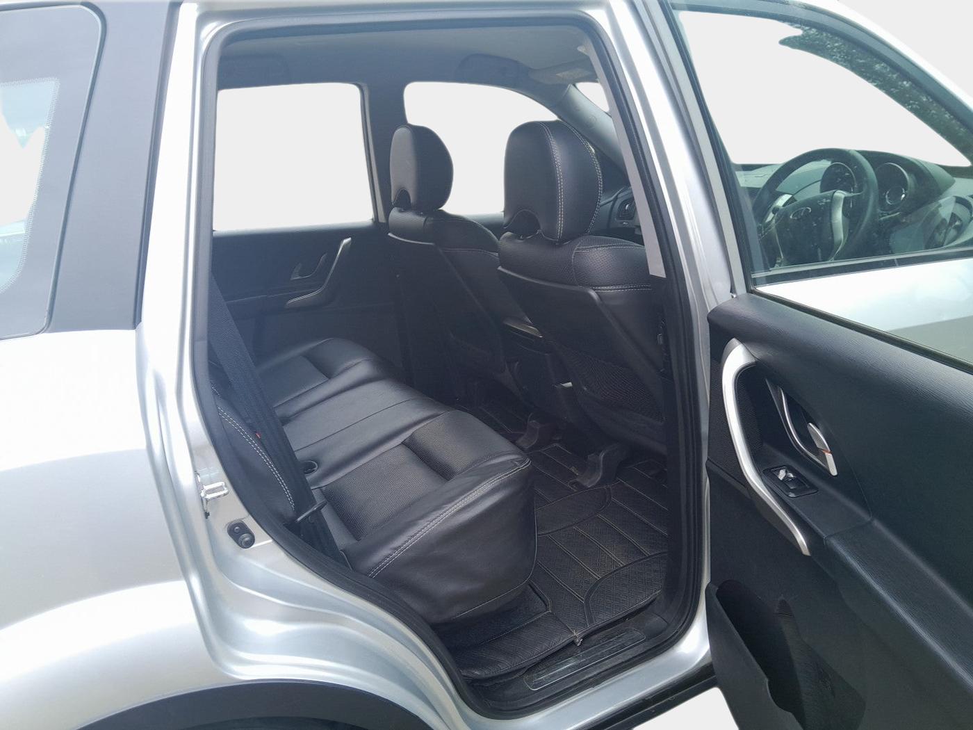 2019 Mahindra XUV500 W7, Diesel, Manual, 37,339 km, interior