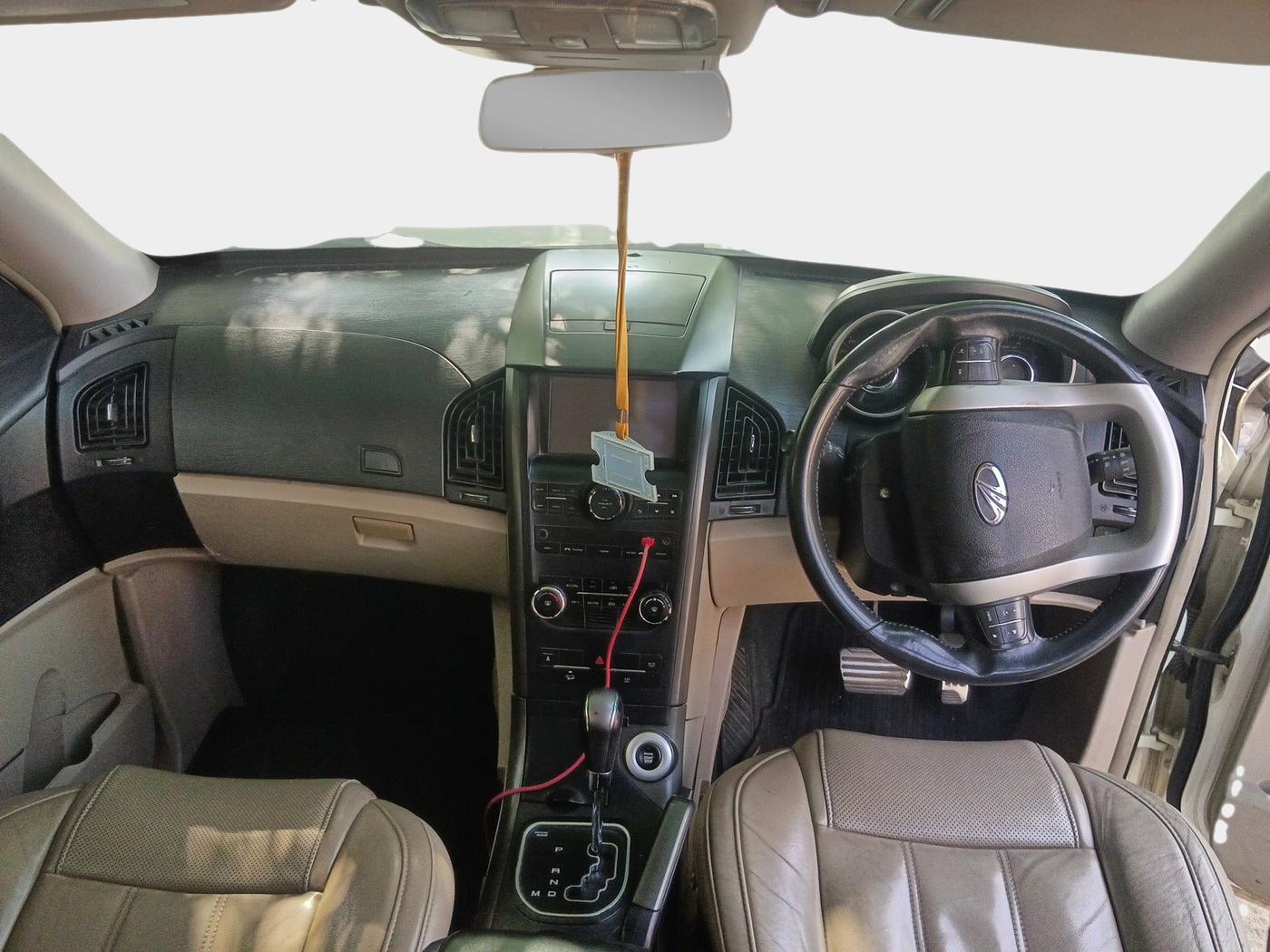 2017 Mahindra XUV500 W10 AT, Diesel, Automatic, 1,67,308 km, interior