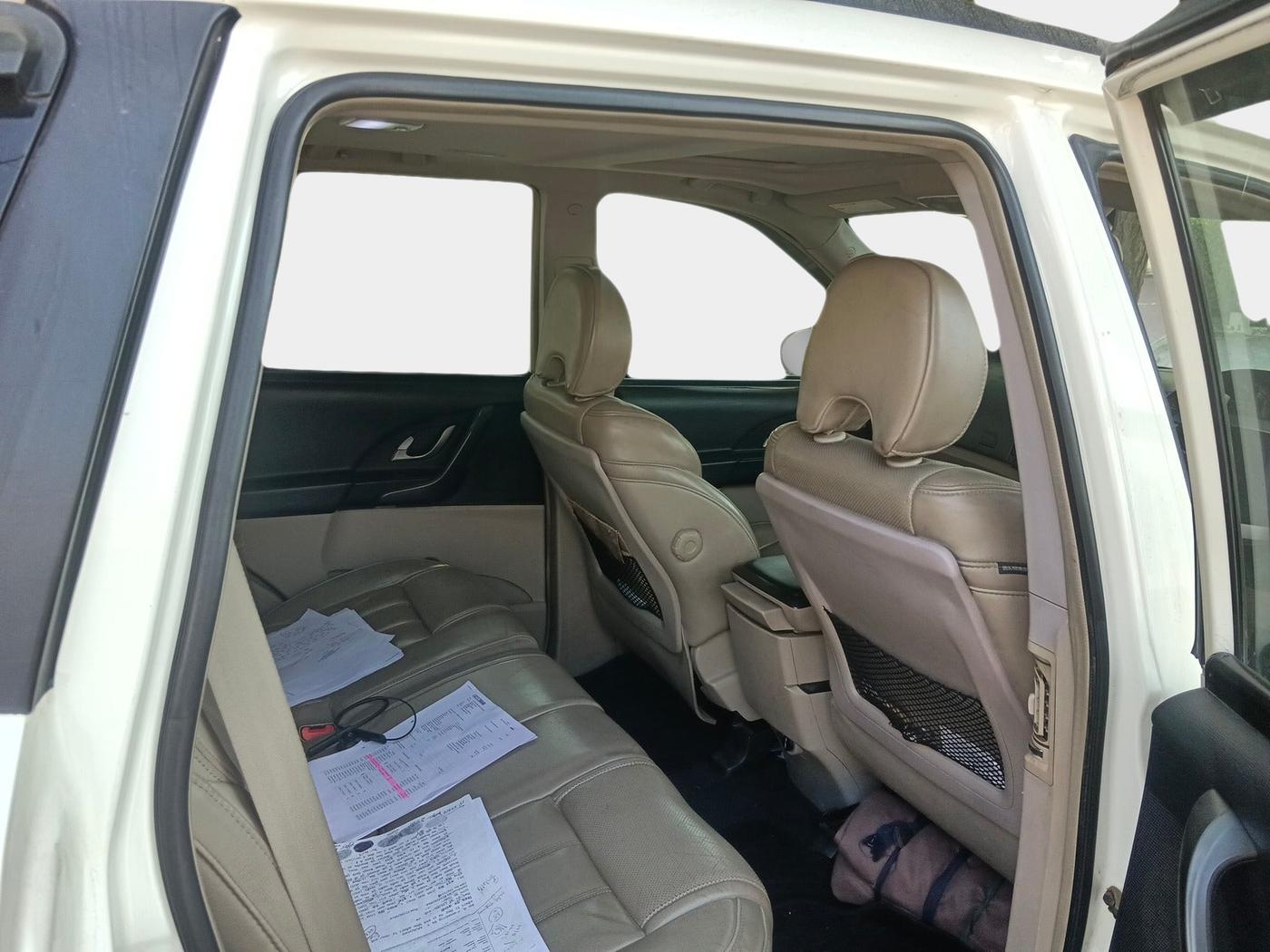 2017 Mahindra XUV500 W10 AT, Diesel, Automatic, 1,67,308 km, interior