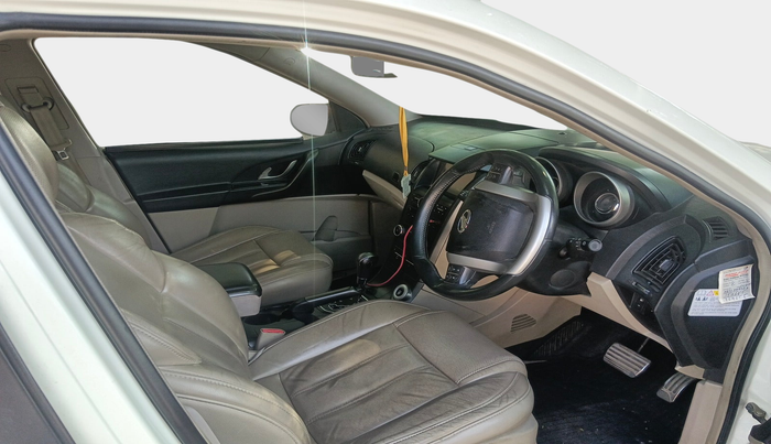 2017 Mahindra XUV500 W10 AT, Diesel, Automatic, 1,67,107 km, interior