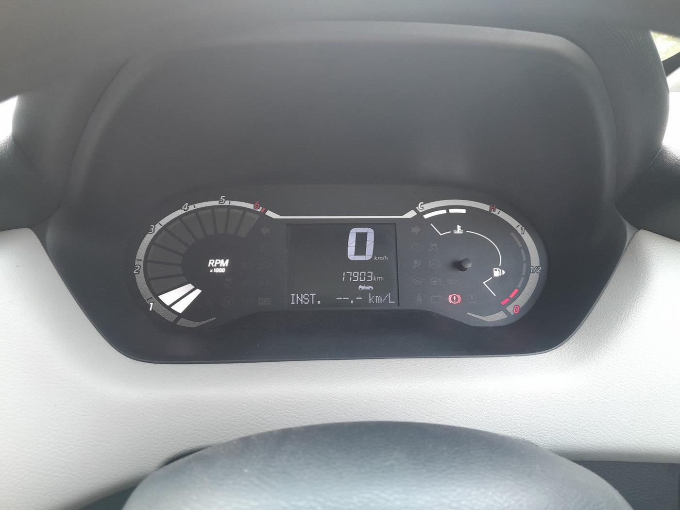 2024 Nissan MAGNITE XL, Petrol, Manual, 17,903 km, interior