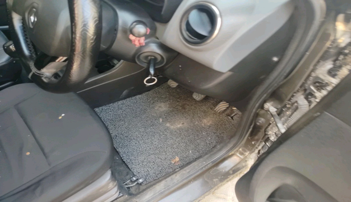 2018 Renault Kwid RXT 1.0, Petrol, Manual, 1,52,704 km, interior