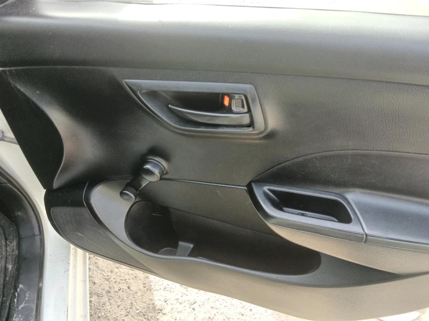 2013 Maruti Swift LXI, Petrol, Manual, 1,15,334 km, interior