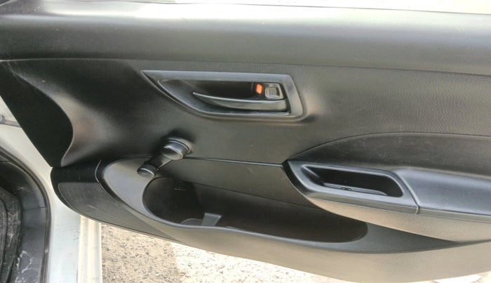 2013 Maruti Swift LXI, Petrol, Manual, 1,15,334 km, interior