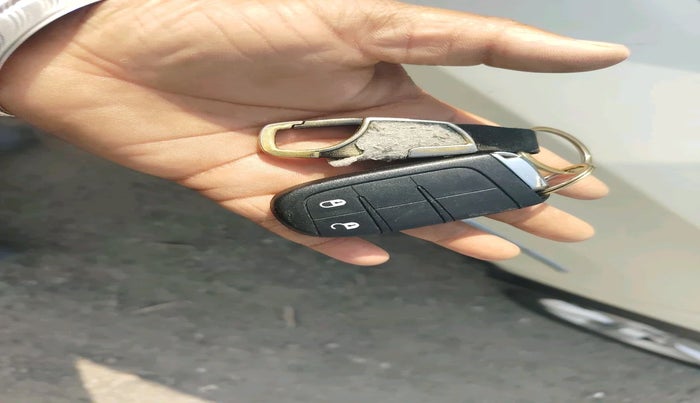 2017 Jeep Compass LONGITUDE (O) 2.0 DIESEL, Diesel, Manual, 1,27,406 km, interior