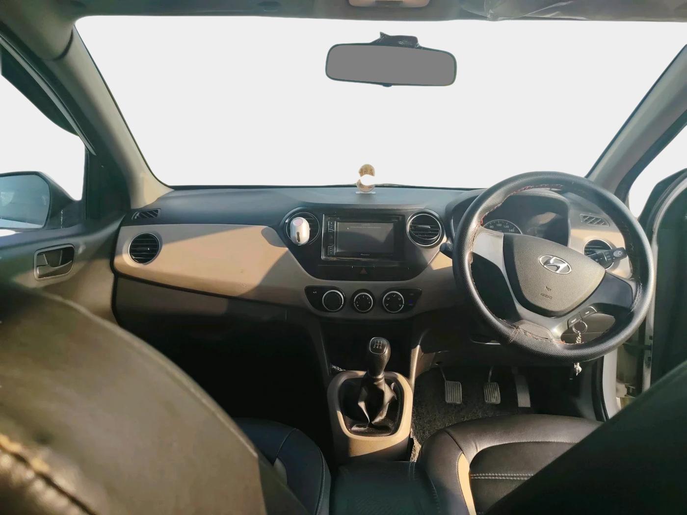 2017 Hyundai Grand i10 MAGNA 1.2 KAPPA VTVT, Petrol, Manual, 4,66,464 km, interior