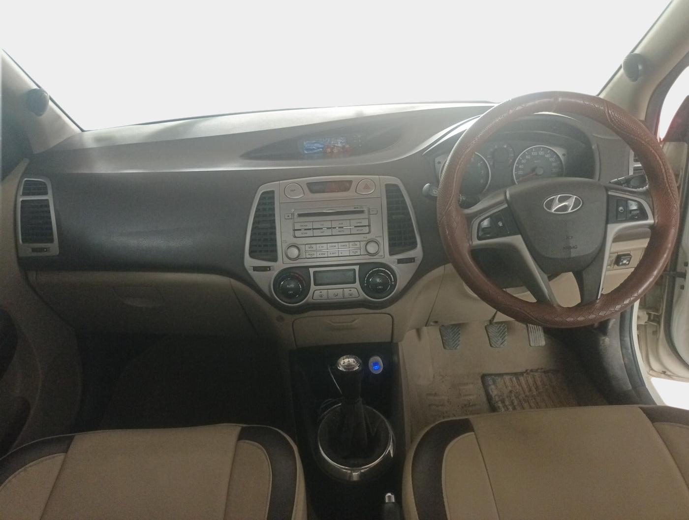 2010 Hyundai i20 ASTA 1.2, Petrol, Manual, 1,00,945 km, interior