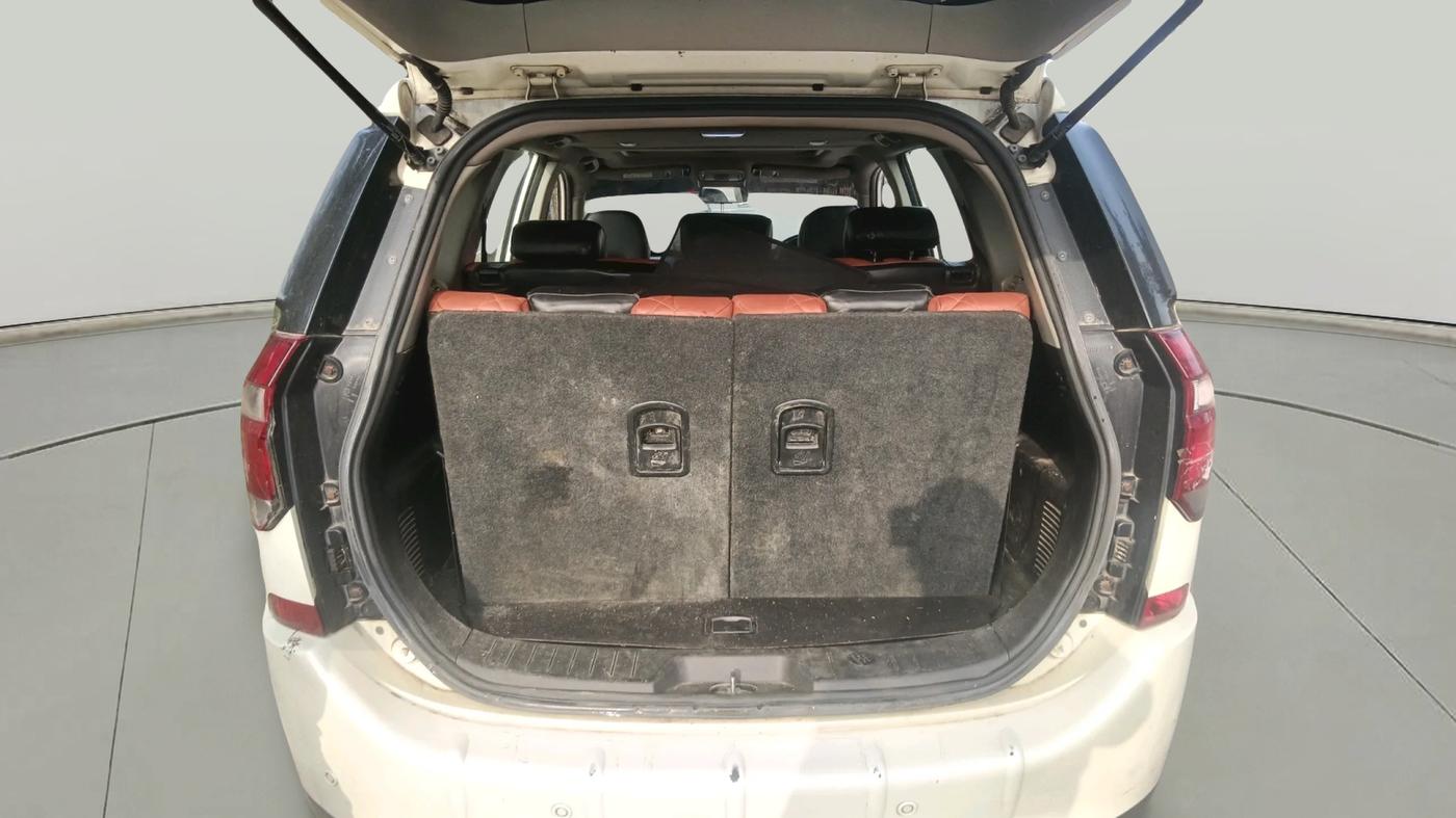 2018 Mahindra XUV500 W9, Diesel, Manual, 59,813 km, exterior