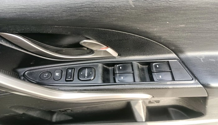 2018 Mahindra XUV500 W9, Diesel, Manual, 59,813 km, interior