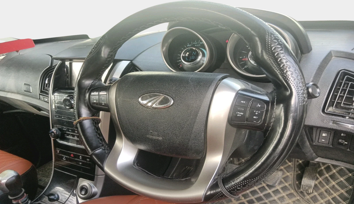 2018 Mahindra XUV500 W9, Diesel, Manual, 59,813 km, interior