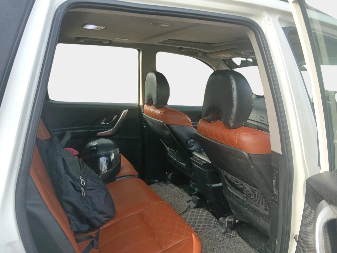 2018 Mahindra XUV500 W9, Diesel, Manual, 59,813 km, interior