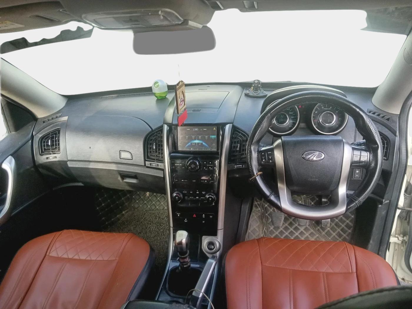 2018 Mahindra XUV500 W9, Diesel, Manual, 59,813 km, interior