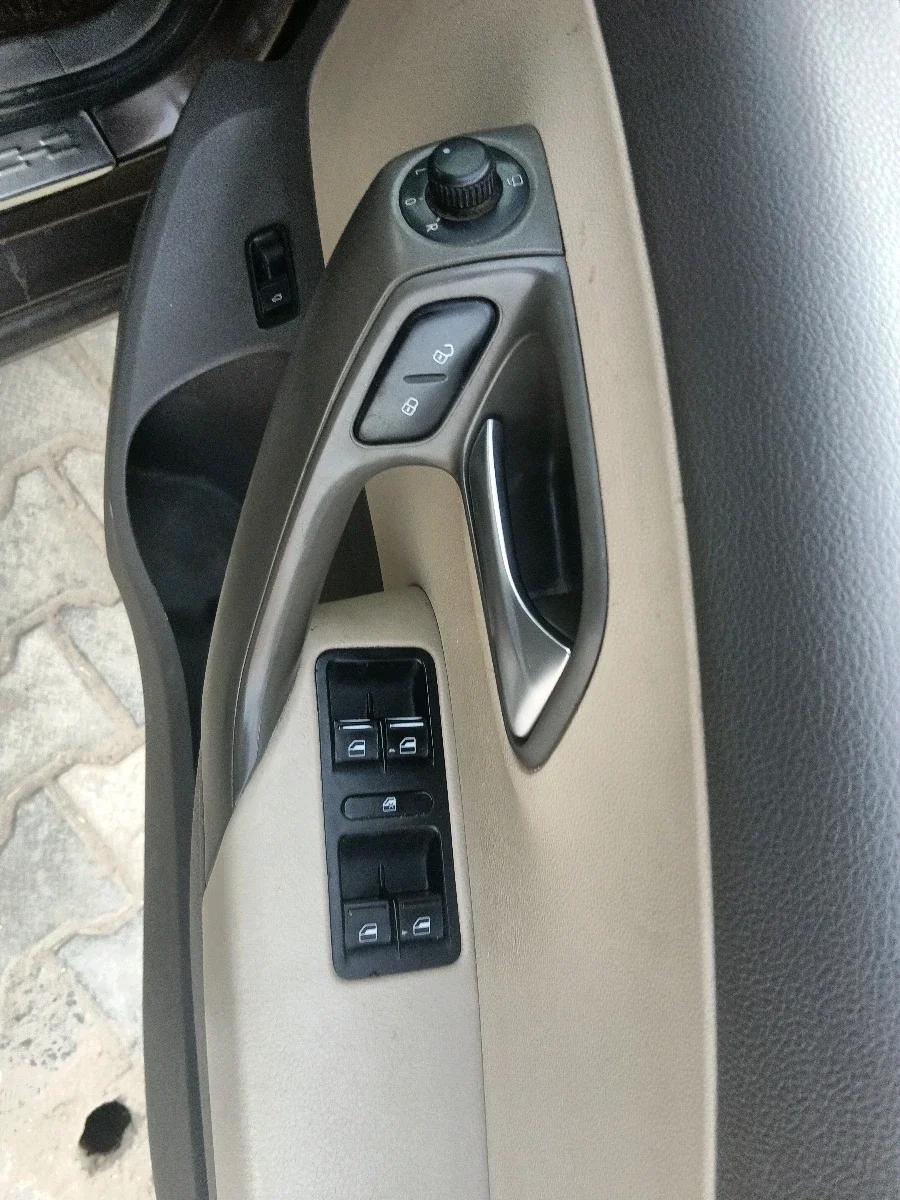 2015 Volkswagen Vento HIGHLINE 1.5 AT, Diesel, Automatic, 1,87,678 km, interior