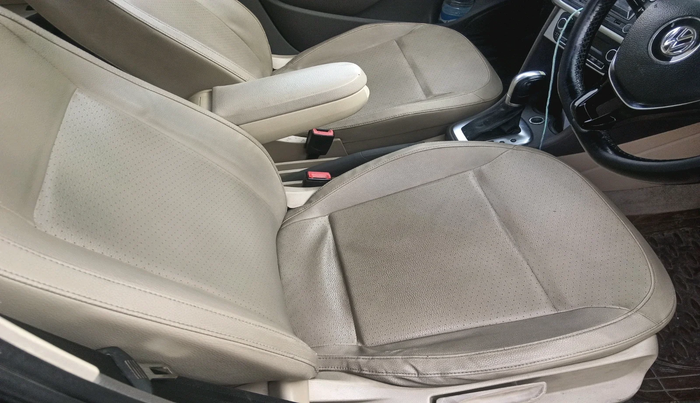 2015 Volkswagen Vento HIGHLINE 1.5 AT, Diesel, Automatic, 1,87,678 km, interior