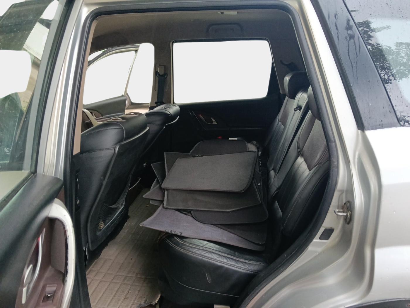 2012 Mahindra XUV500 W8, Diesel, Manual, 1,80,843 km, interior