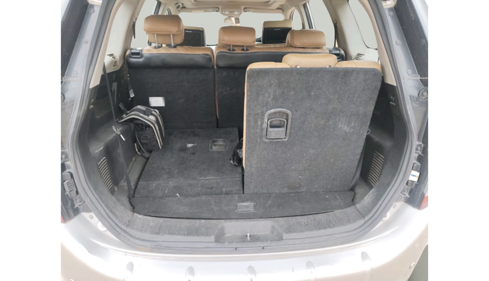 2018 Mahindra XUV500 W11 AT, Diesel, Automatic, 73,406 km, exterior