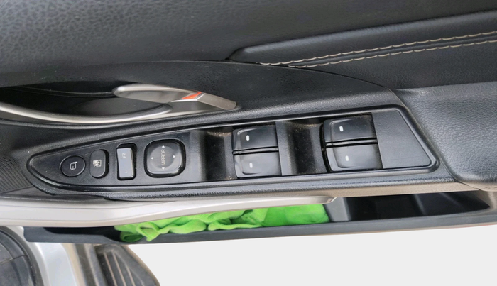 2018 Mahindra XUV500 W11 AT, Diesel, Automatic, 73,406 km, interior