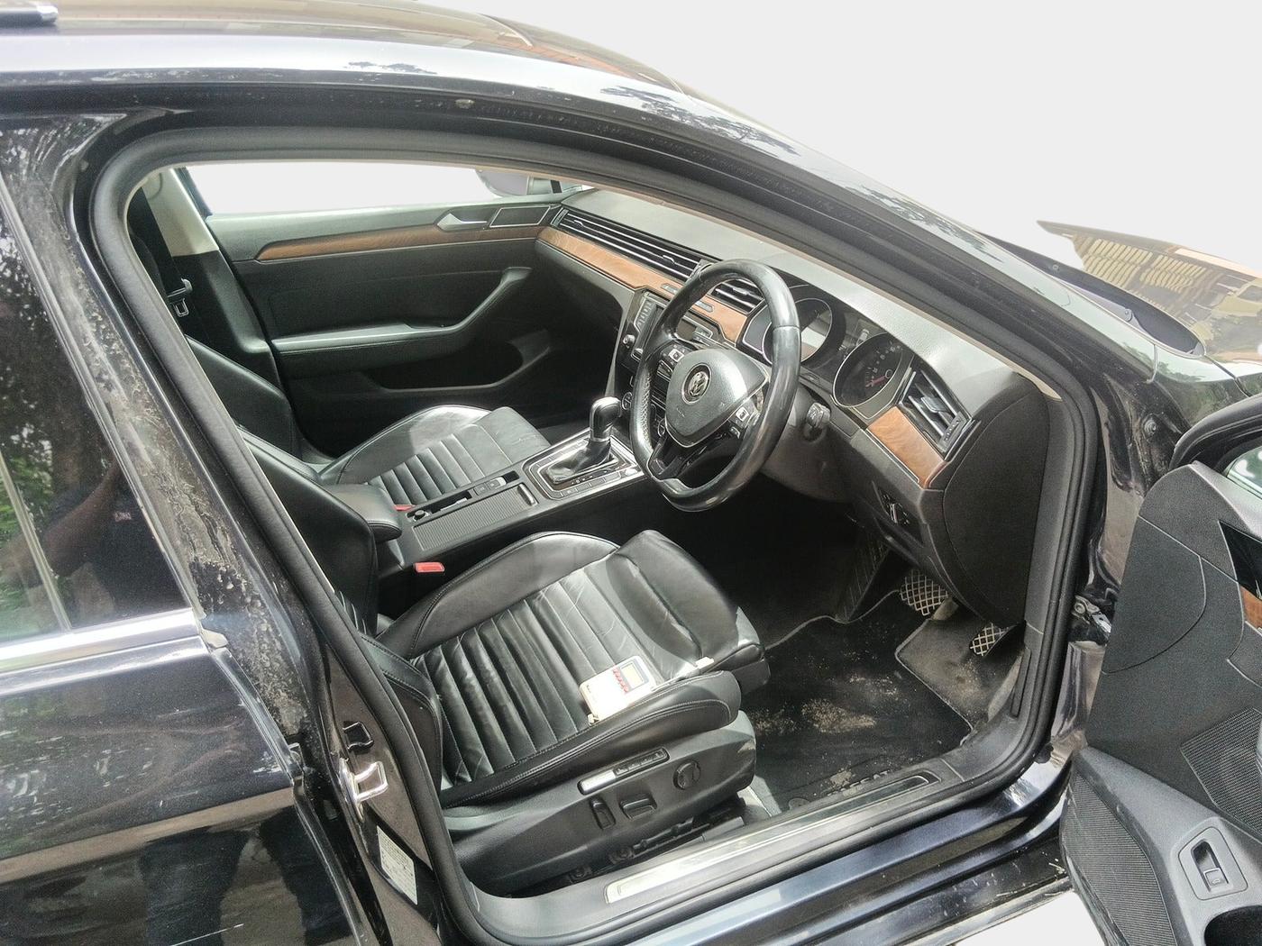 2017 Volkswagen Passat HIGHLINE DSG, Diesel, Automatic, 1,65,023 km, interior