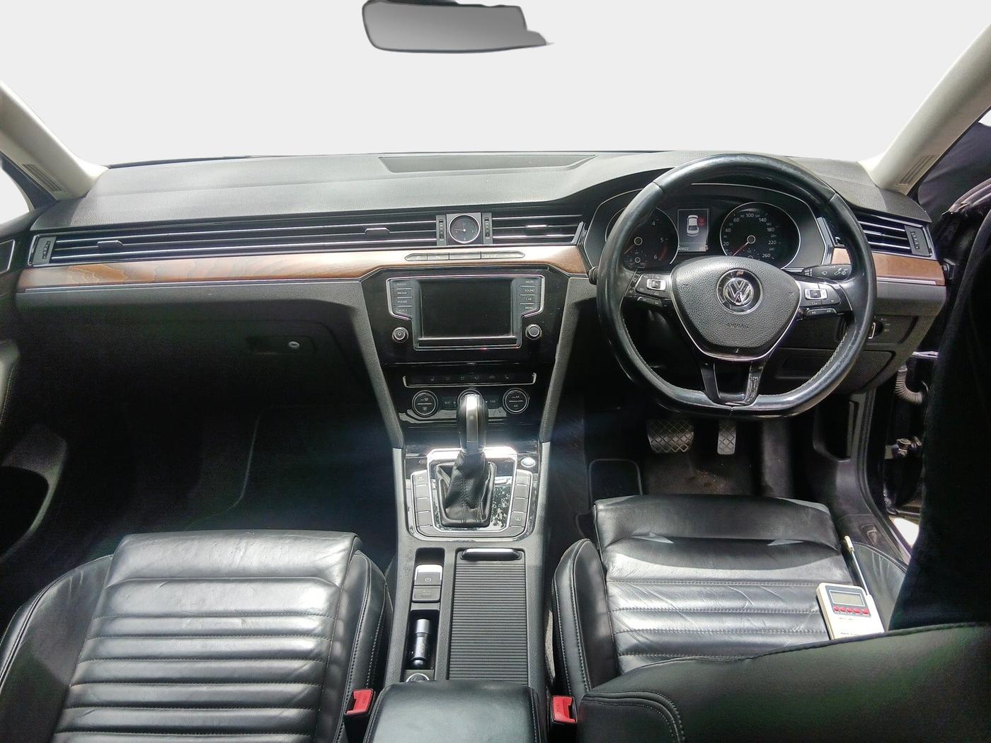 2017 Volkswagen Passat HIGHLINE DSG, Diesel, Automatic, 1,65,023 km, interior