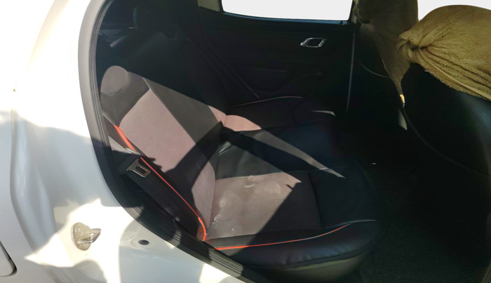 2019 Renault Kwid RXT 1.0 (O), Petrol, Manual, 98,734 km, interior