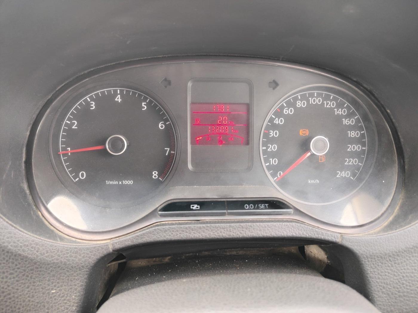 2011 Volkswagen Polo HIGHLINE1.2L, Petrol, Manual, 1,32,091 km, interior