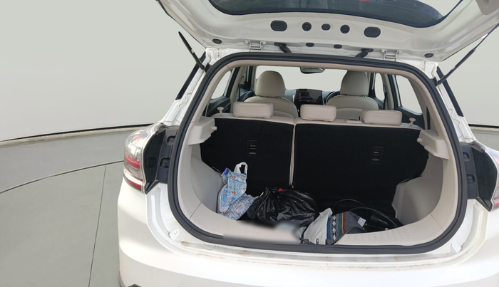 2024 Mahindra XUV400 EL 7.2 KW, Electric, Automatic, 13,550 km, exterior