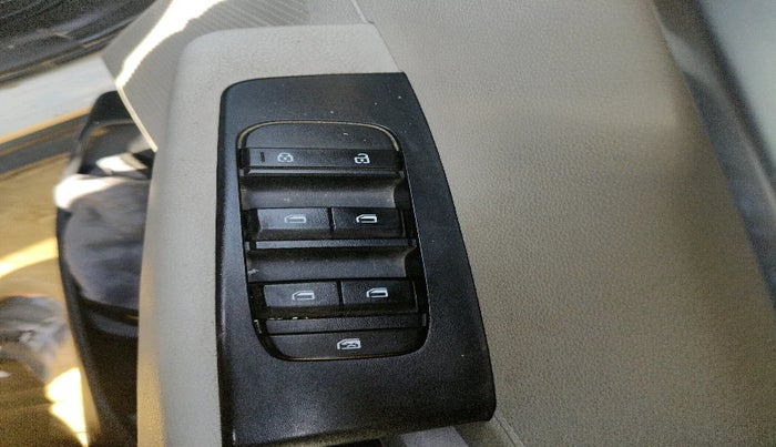 2023 KIA CARENS PREMIUM 1.5 PETROL 7 STR, Petrol, Manual, 79,759 km, interior