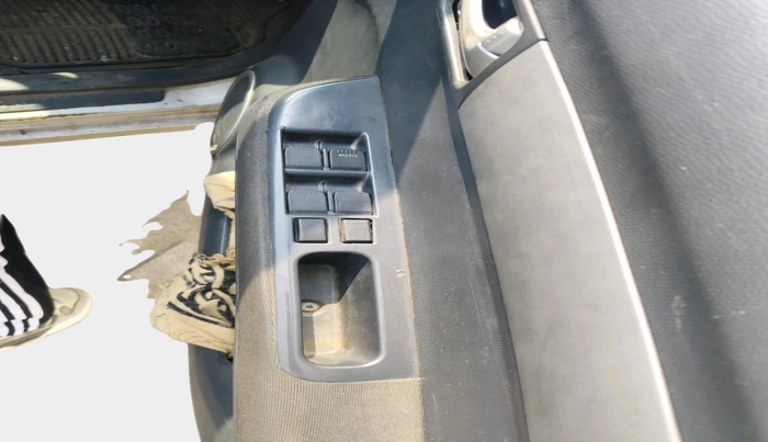 2011 Maruti Swift VXI, CNG, Manual, 78,720 km, interior