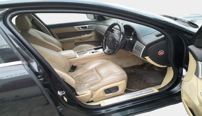 2014 Jaguar XF 2.2 DIESEL, Diesel, Automatic, 1,54,814 km, interior