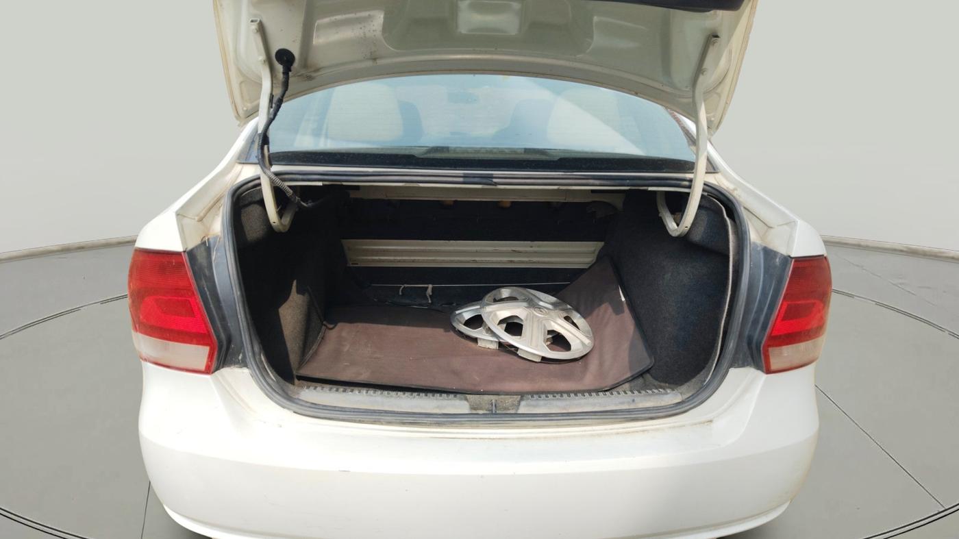 2010 Volkswagen Vento TRENDLINE 1.6, Petrol, Manual, 1,31,007 km, exterior