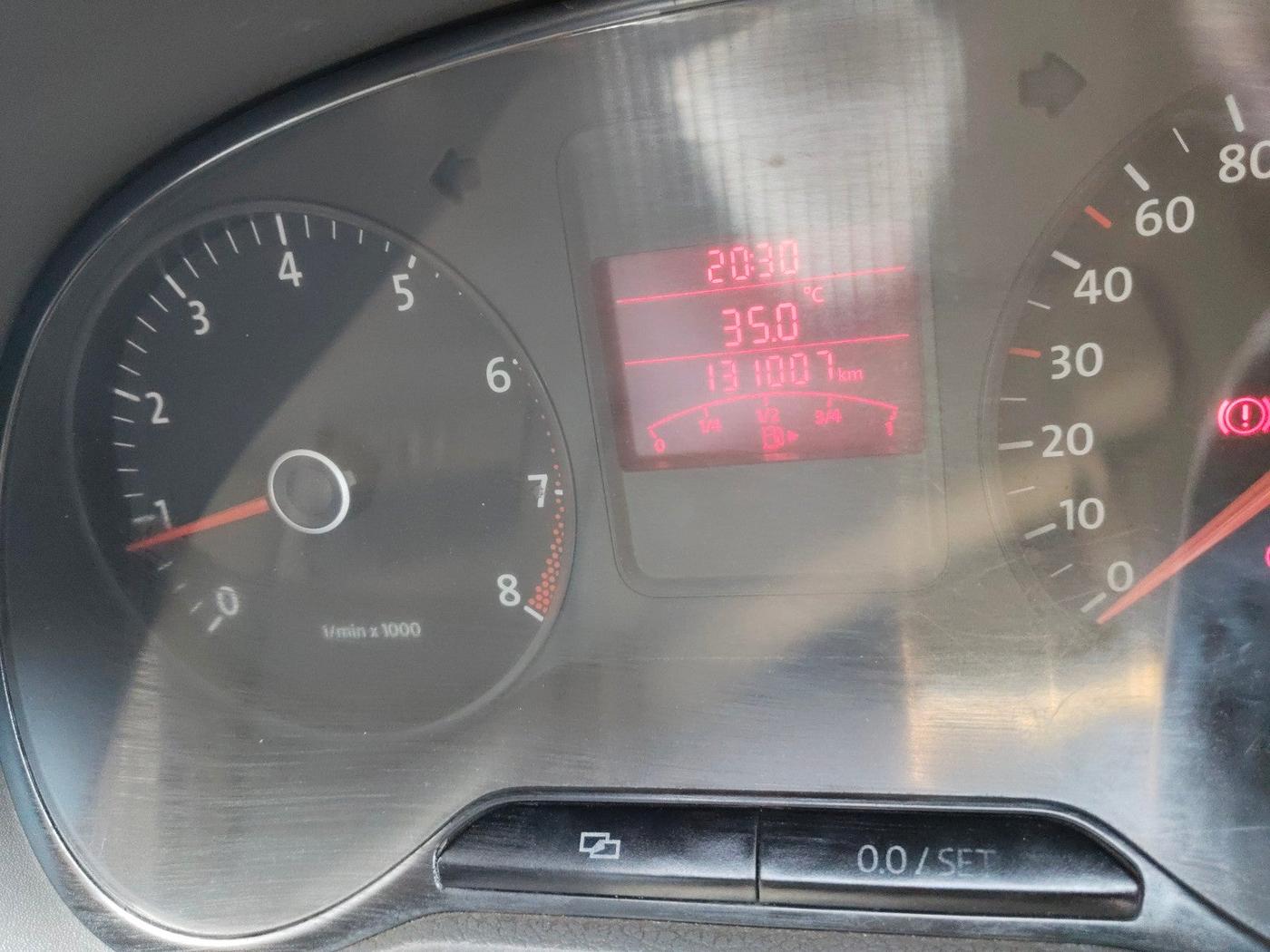 2010 Volkswagen Vento TRENDLINE 1.6, Petrol, Manual, 1,31,007 km, interior