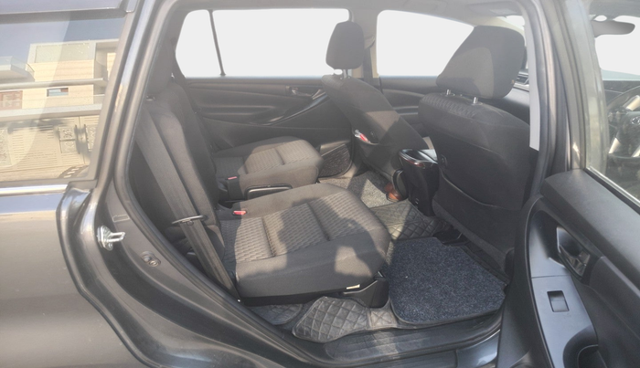 2021 Toyota Innova Crysta 2.4 GX 7 STR, Diesel, Manual, 56,749 km, interior