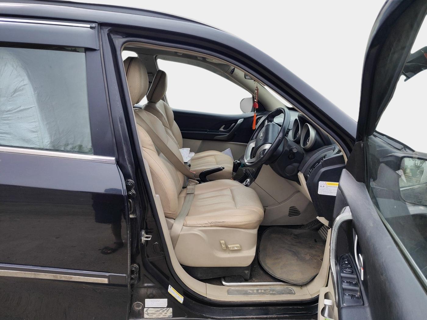 2016 Mahindra XUV500 W8 AT 1.99, Diesel, Automatic, 79,088 km, interior