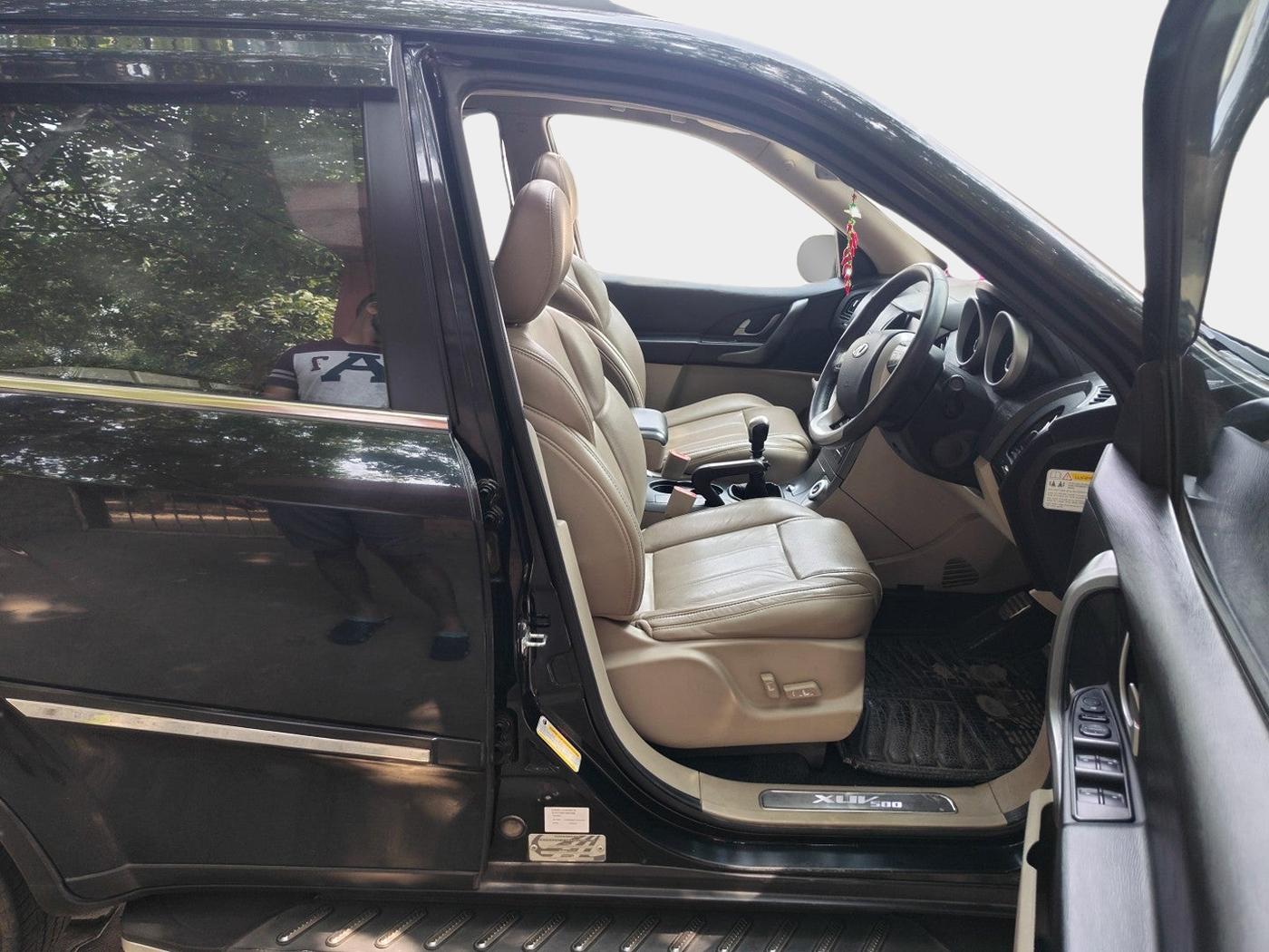 2017 Mahindra XUV500 W10, Diesel, Manual, 75,916 km, interior