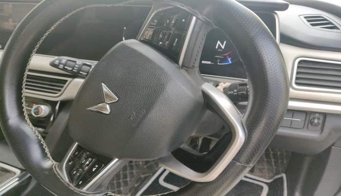 2022 Mahindra XUV700 AX 7 LUXURY D MT 7 STR, Diesel, Manual, 87,318 km, interior