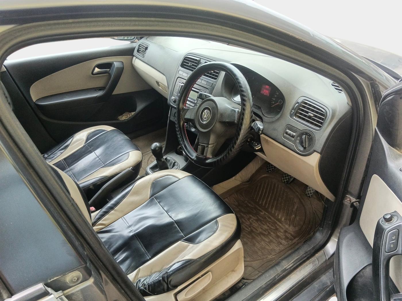 2013 Volkswagen Polo COMFORTLINE 1.2L, Diesel, Manual, 1,56,789 km, interior