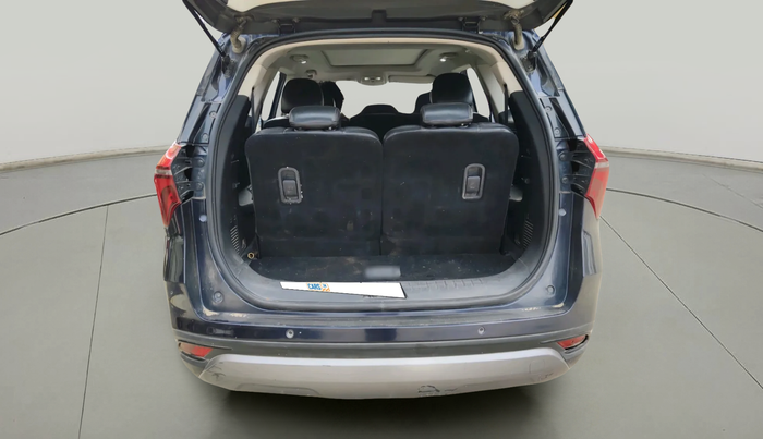 2022 Mahindra XUV700 AX 5 D MT 7 STR, Diesel, Manual, 1,08,653 km, exterior