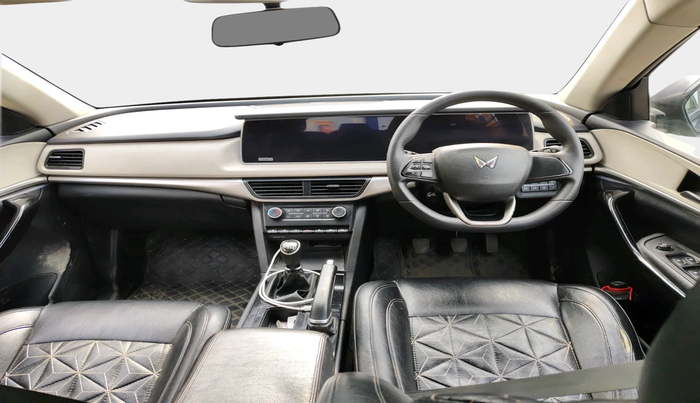 2022 Mahindra XUV700 AX 5 D MT 7 STR, Diesel, Manual, 1,08,653 km, interior