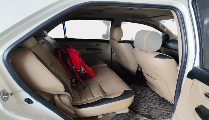 2014 Toyota Fortuner 3.0 4X2 MT, Diesel, Manual, 1,76,808 km, interior