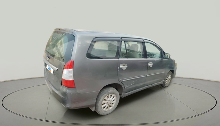 2013 Toyota Innova 2.5 VX 7 STR, Diesel, Manual, 1,74,381 km, exterior