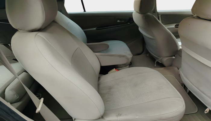 2013 Toyota Innova 2.5 VX 7 STR, Diesel, Manual, 1,74,381 km, interior